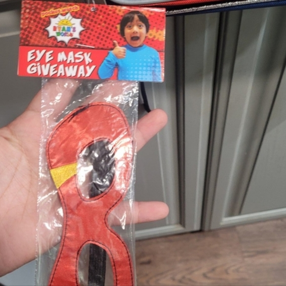 16in Ryan's World kids backpack - Picture 3 of 4